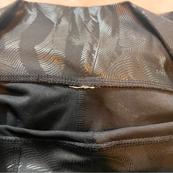 Fabletics Black feather, geometric  Gold Patterned and dotted pattern leggings - Picture 10 of 15